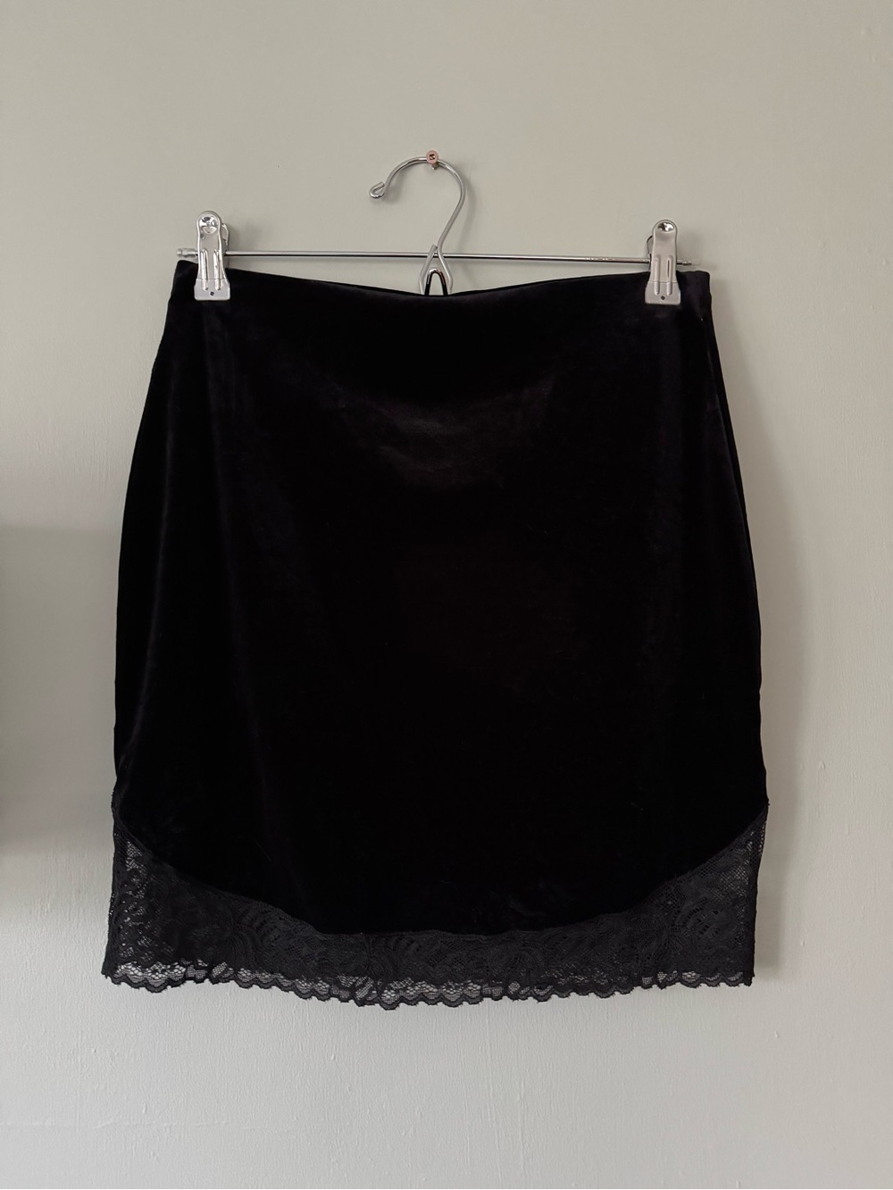 Kimchi Blue Black Velvet Mini Skirt NWT Size M Urban Outfitters Y2K